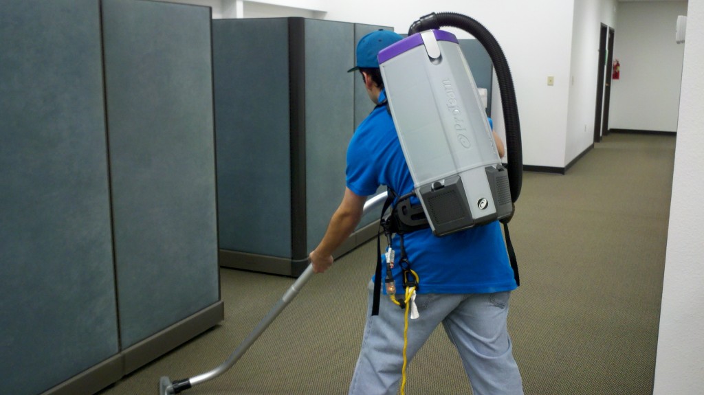 metro-cleaning-service-abq-vacuuming-2